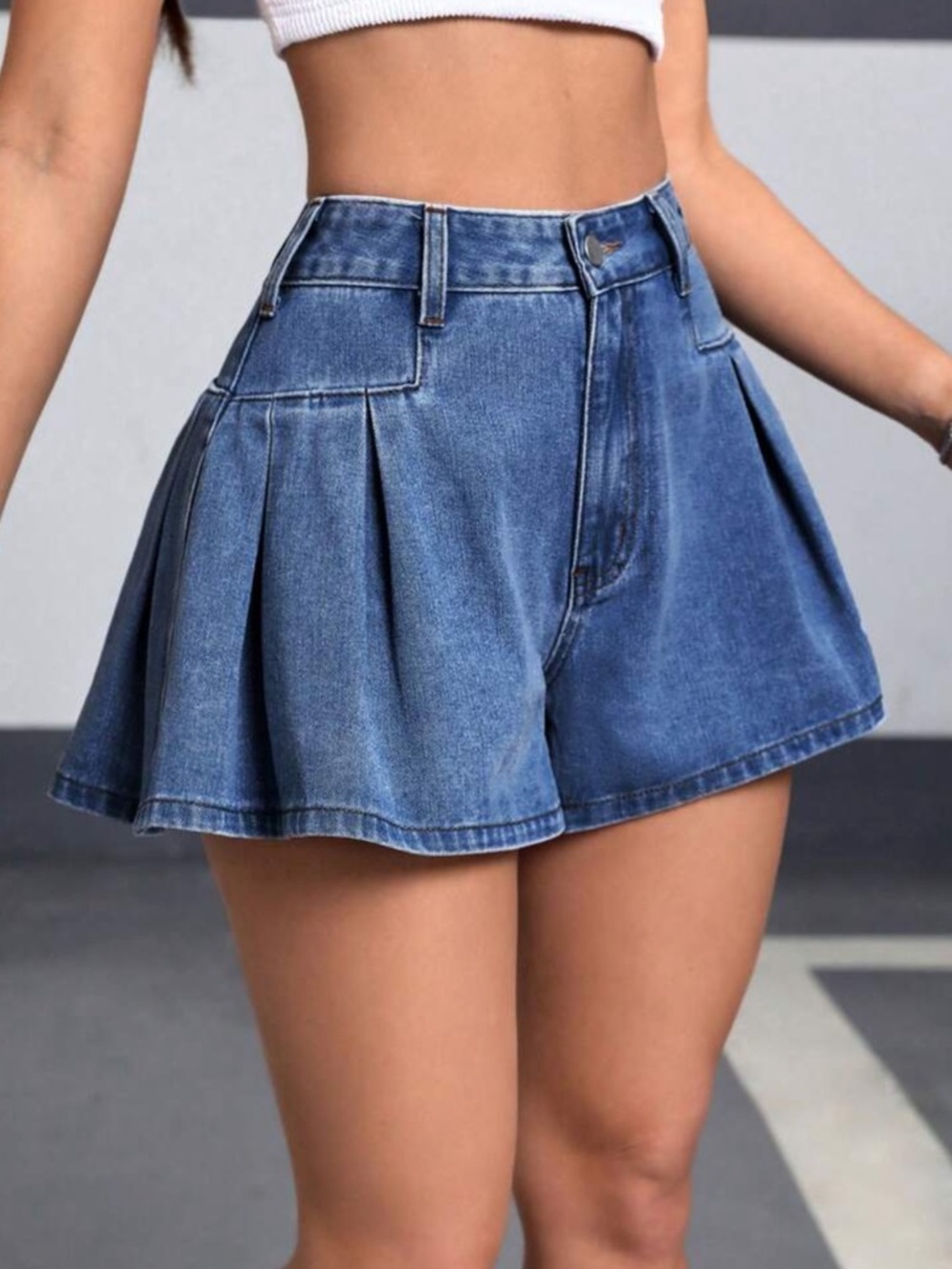 High-Waisted Pleated Denim Shorts (Skirt Look) - 8/10 (30) - Picture 4 of 6